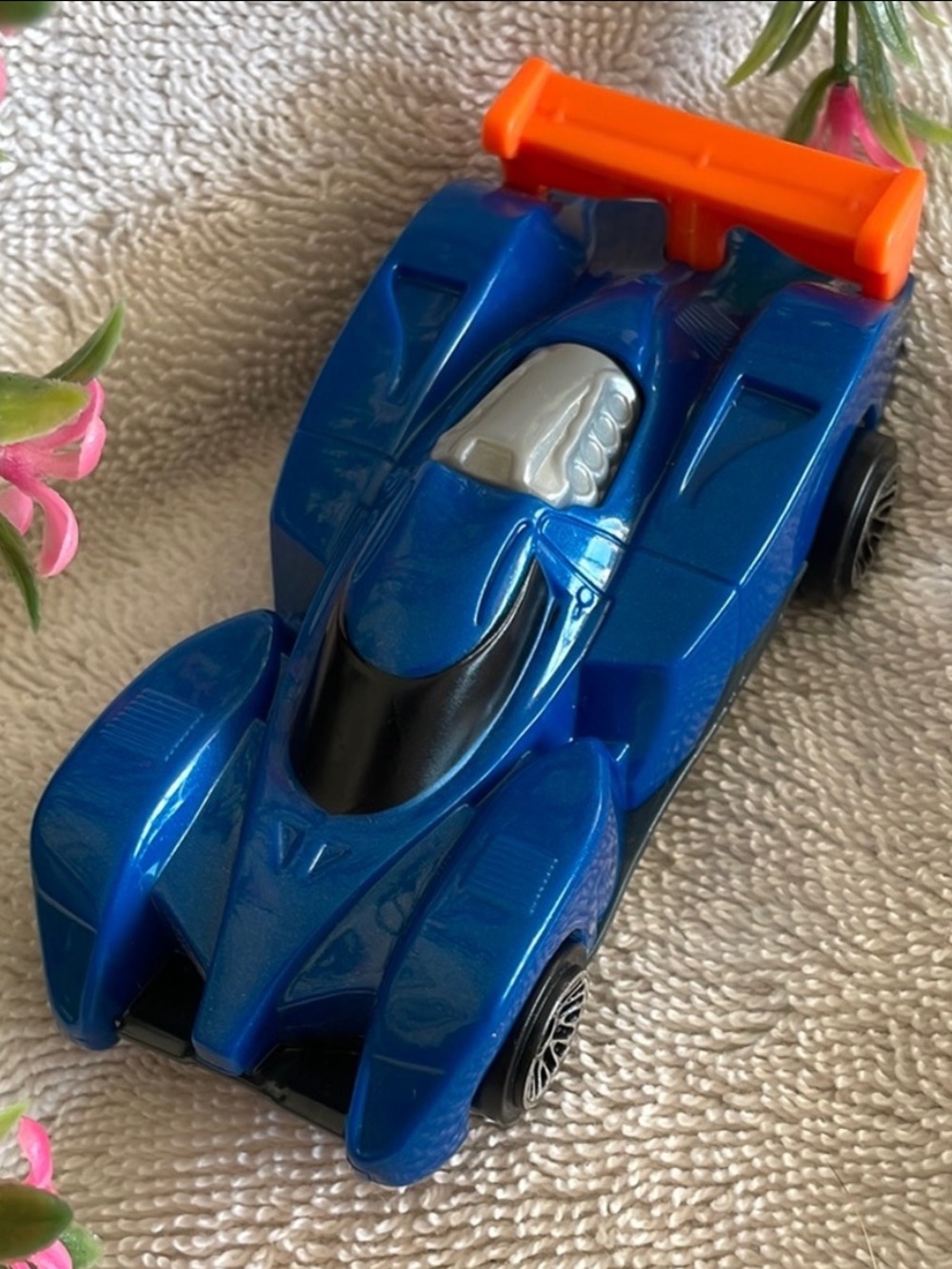 2017 Hot Wheels McDonalds Pull Back Release 1:55 Race Car Blue